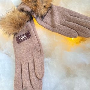 UGG gloves, screen friendly finger tap